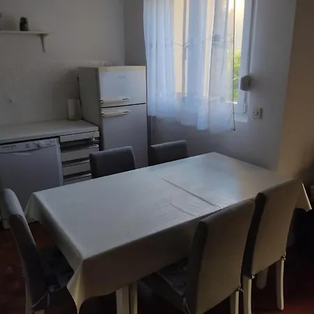 Happy Days Apartment *